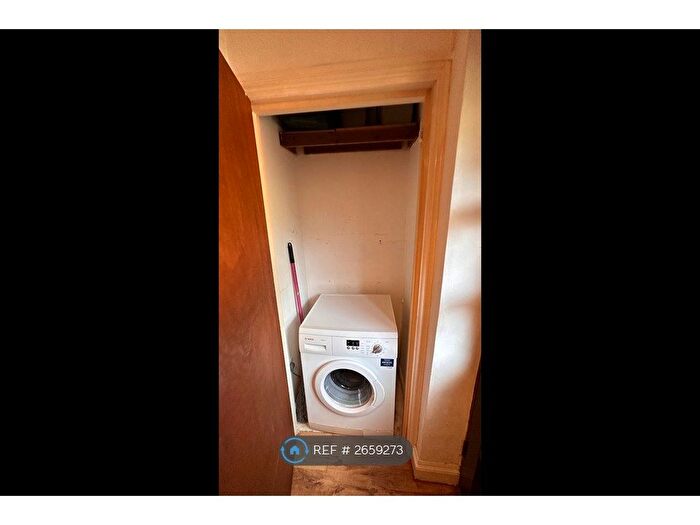 1 Bedroom Flat To Rent In Phoenix Place, Staines-Upon-Thames, TW18