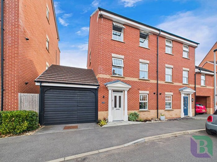 4 Bedroom Semi-Detached House For Sale In Summerlin Drive, Milton Keynes, MK17