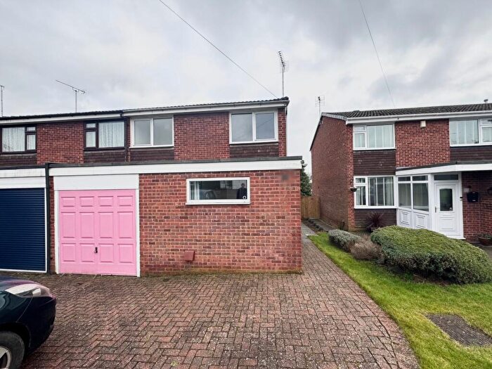 3 Bedroom Semi-Detached House To Rent In Cornwallis Road, CV22