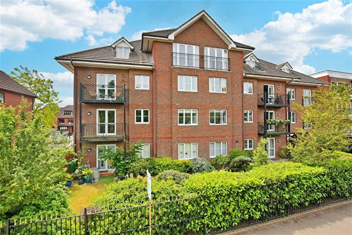 2 Bedroom Flat For Sale In Forest View, Chingford, E4