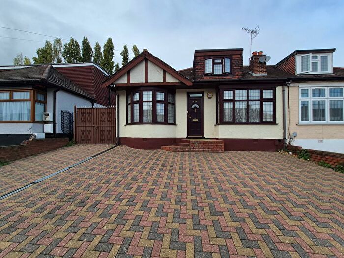 4 Bedroom Semi-Detached House To Rent In Roding Lane North, Woodford Green, IG8