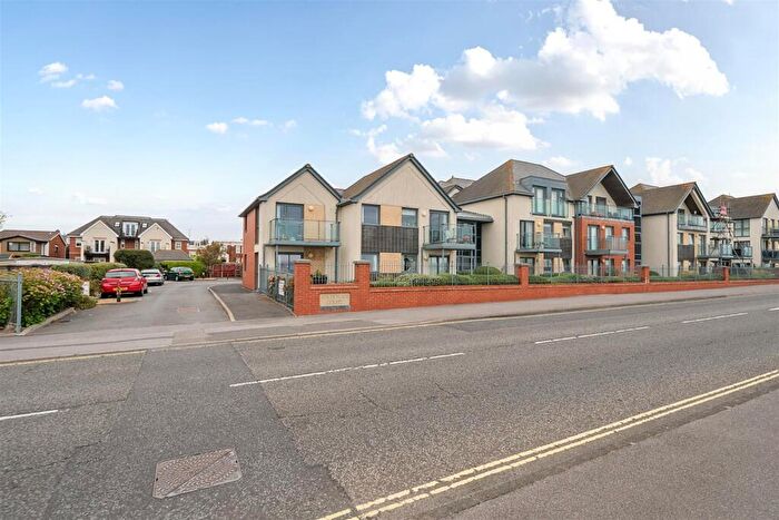 1 Bedroom Apartment For Sale In Marine Parade East, Lee-On-The-Solent, PO13