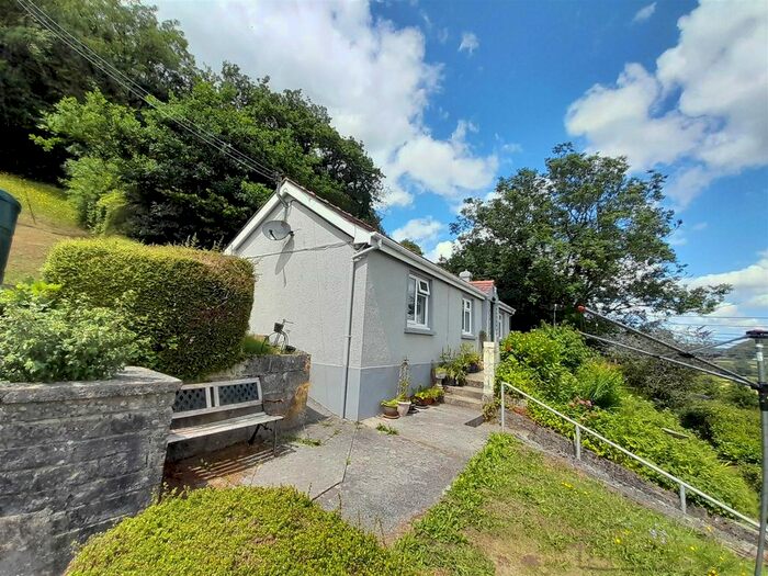 3 Bedroom Detached Bungalow For Sale In Kidwelly, SA17