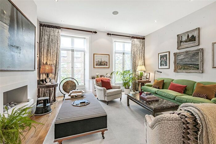 3 Bedroom Flat For Sale In Cathcart Road, London, SW10