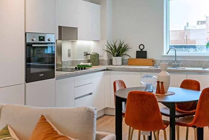 2 Bedroom Flat For Sale In Bell Road, Hounslow, TW3