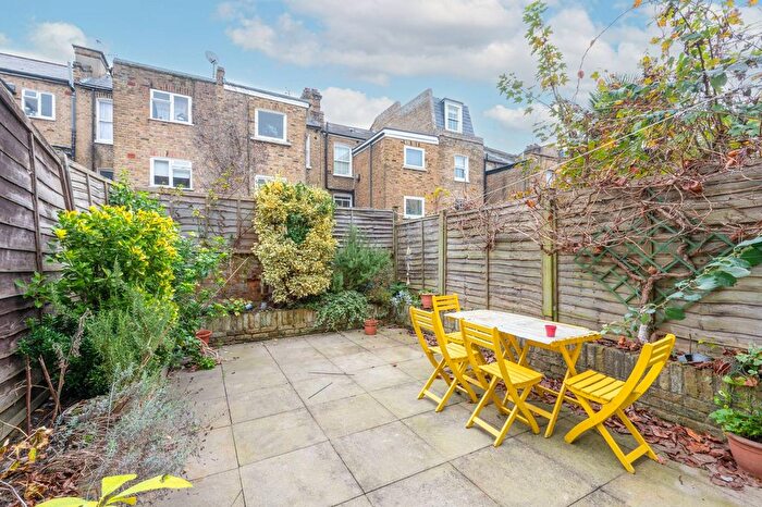2 Bedroom Flat To Rent In Brackenbury Road, Brackenbury Village, London, W6
