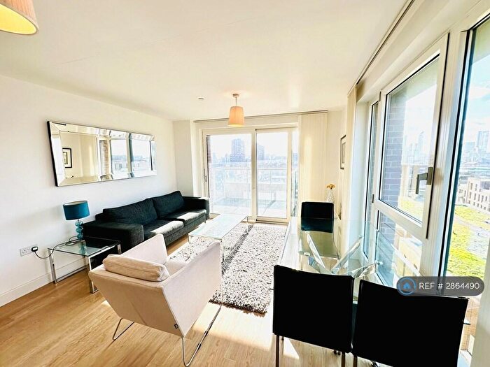 3 Bedroom Flat To Rent In Jefferson Plaza, London, E3