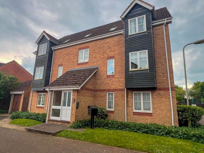 2 Bedroom Flat To Rent In Horseshoe End, Newbury, RG14