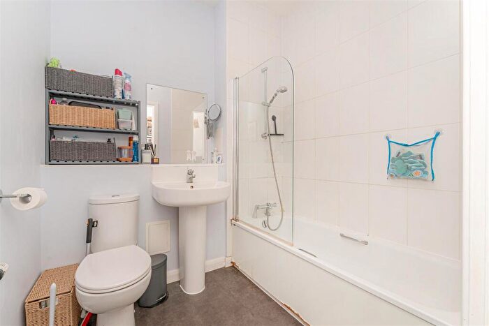 2 Bedroom Flat For Sale In Lanark Court, Dairy Close, Enfield, EN3