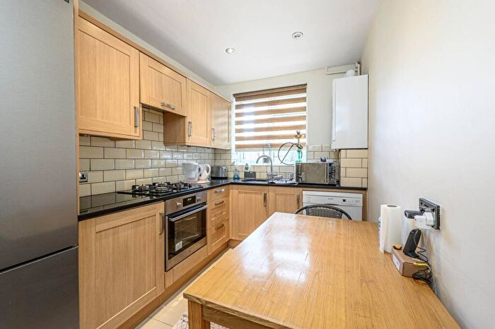 2 Bedroom Maisonette For Sale In Finchley Road, Hampstead, London, NW3