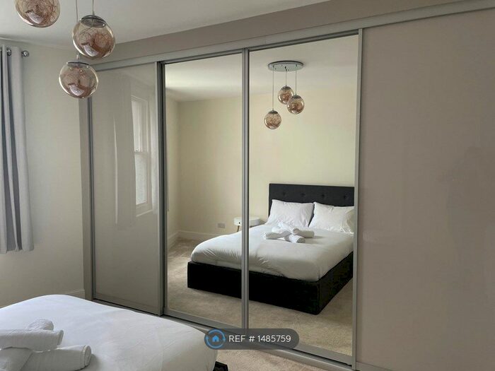 2 Bedroom Flat To Rent In Albion Hill, Brighton, BN2