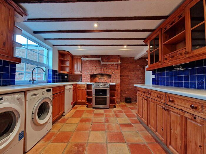 3 Bedroom Terraced House To Rent In Broughton Road, Banbury, Oxon, OX16