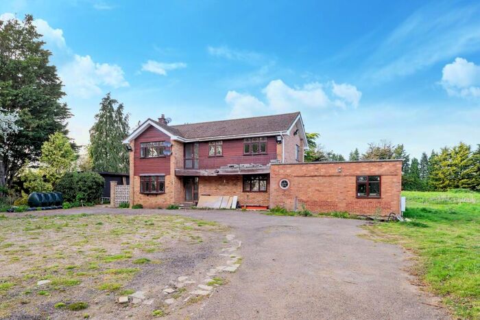 4 Bedroom Detached House For Sale In Bulls Cross Ride, Waltham Cross, EN7