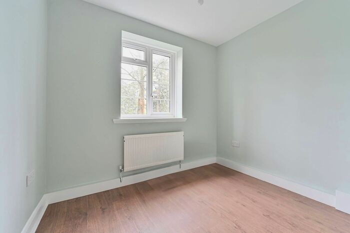 2 Bedroom Flat To Rent In Benhurst Court, Streatham, London, SW16
