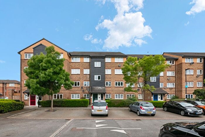 2 Bedroom Flat To Rent In Cubitt Square, Southall, UB2