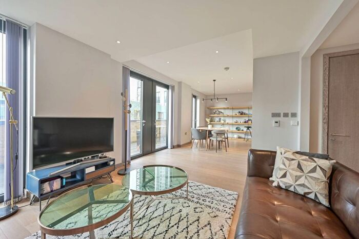 2 Bedroom Flat For Sale In Drapers Yard, Wandsworth Town, London, SW18