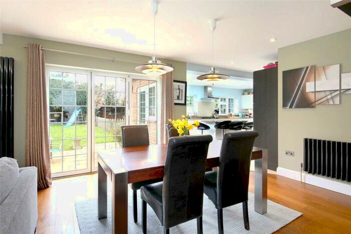 6 Bedroom Detached House To Rent In Green Lane, Burnham, Slough, SL1