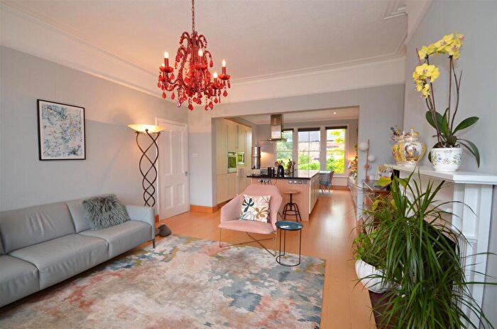 2 Bedroom Flat To Rent In Dukes Avenue, London, N10