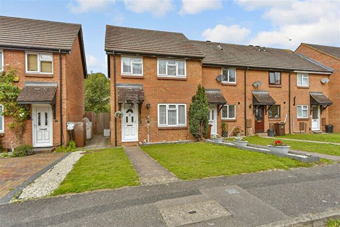 3 Bedroom End Terrace House For Sale In Brenzett Close, Walderslade, Chatham, Kent, ME5