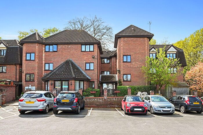 2 Bedroom Flat For Sale In Flat, Beech Spinney, Warley, Brentwood, CM14
