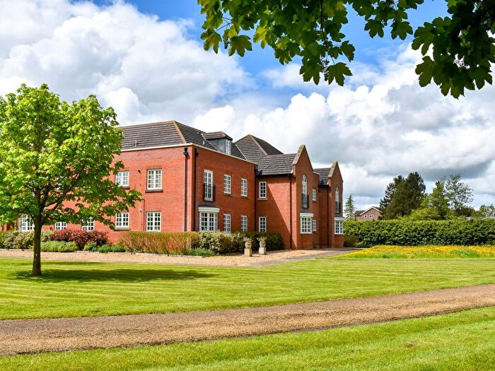2 Bedroom Flat For Sale In Reffield Close, Towcester, NN12