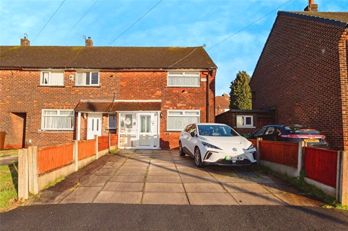 2 Bedroom Detached House For Sale In Blue Bell Close, Hyde, Greater Manchester, SK14