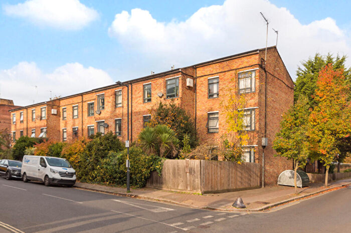 1 Bedroom Apartment For Sale In Grove Lane, Camberwell, SE5