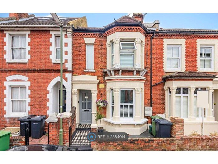 2 Bedroom Flat To Rent In Artillery Terrace, Guildford, GU1
