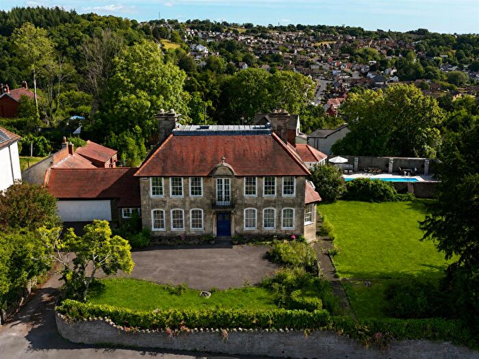 6 Bedroom Detached House For Sale In Grove Road, Lydney, GL15