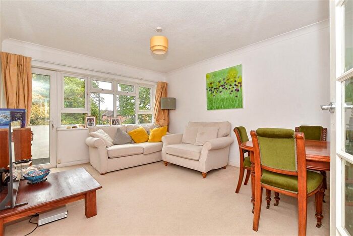 2 Bedroom Flat For Sale In Montalt Road, Woodford Green, Essex, IG8