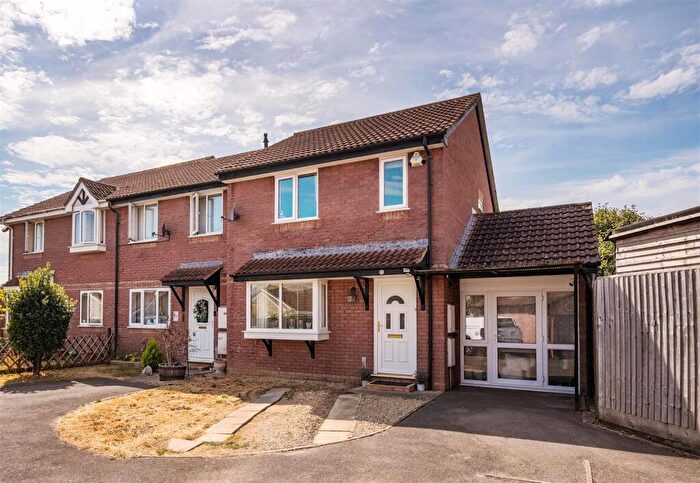 3 Bedroom Semi Detached House For Sale In Speedwell Close, Trowbridge, BA14