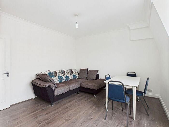 4 Bedroom Flat To Rent In Kilburn High Road, London, NW6