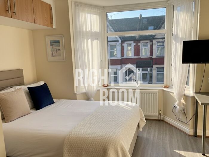 Studio To Rent In Studio House To Rent, Theobald Road, E17