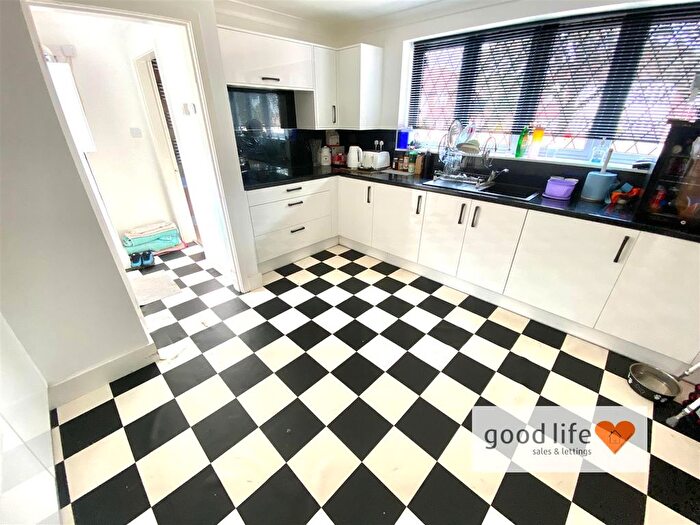 2 Bedroom Detached Bungalow For Sale In Holly Lodge, Sea View Road, Grangetown, Sunderland, SR2