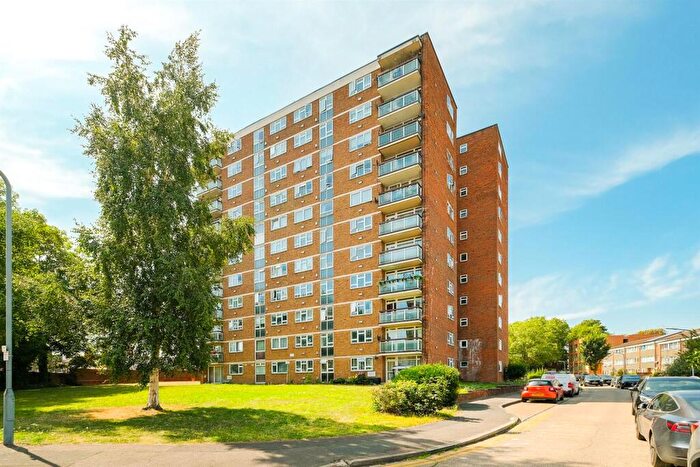 Studio For Sale In Gardner Close, Wanstead, E11