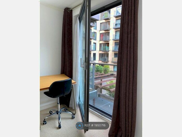 2 Bedroom Flat To Rent In High Street, Slough, SL1