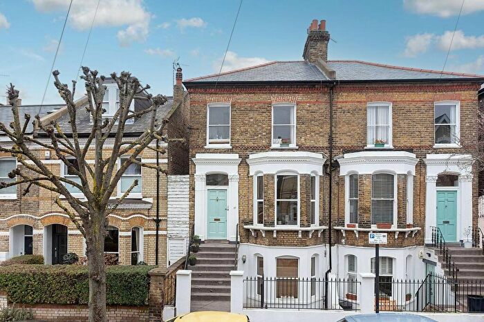 1 Bedroom Flat To Rent In Endlesham Road, Balham, London, SW12