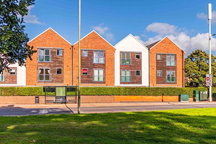 2 Bedroom Apartment To Rent In Green View, Leaside, HP2