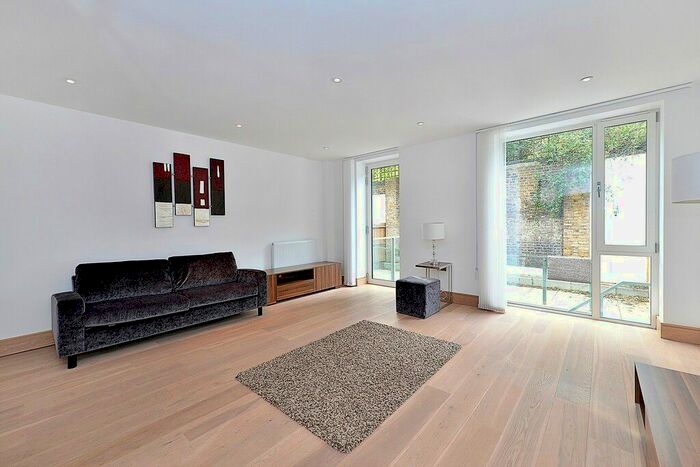3 Bedroom Property To Rent In Printers Road, Stockwell, SW9