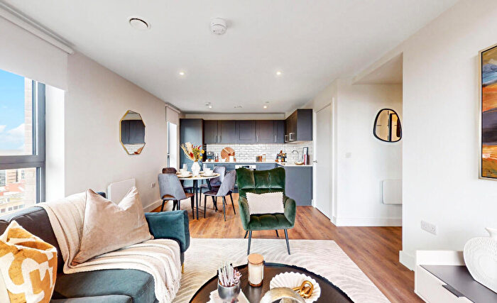 2 Bedroom Apartment To Rent In Carter House, SL6
