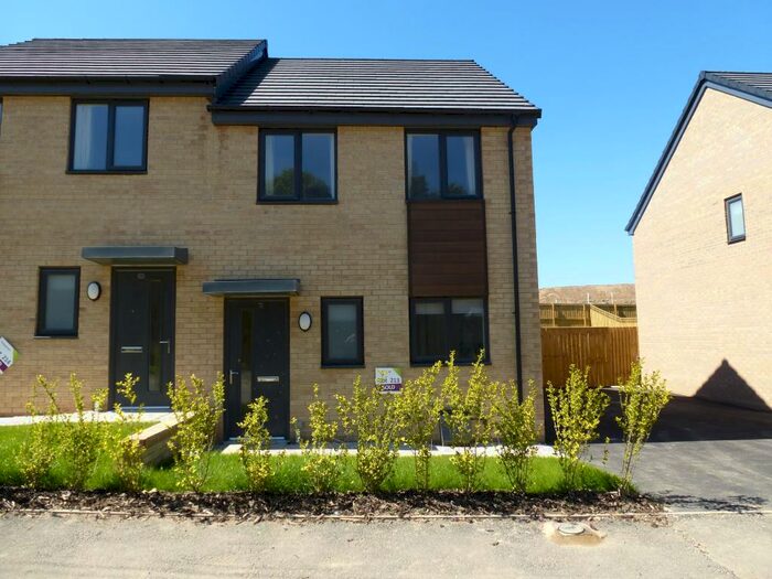 3 Bedroom Semi-Detached House To Rent In Roberts Road, Edlington, Doncaster, DN12