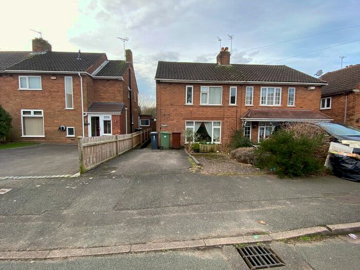 3 Bedroom Semi-Detached House To Rent In Hawthorne Road, Shelfield, Walsall, WS4