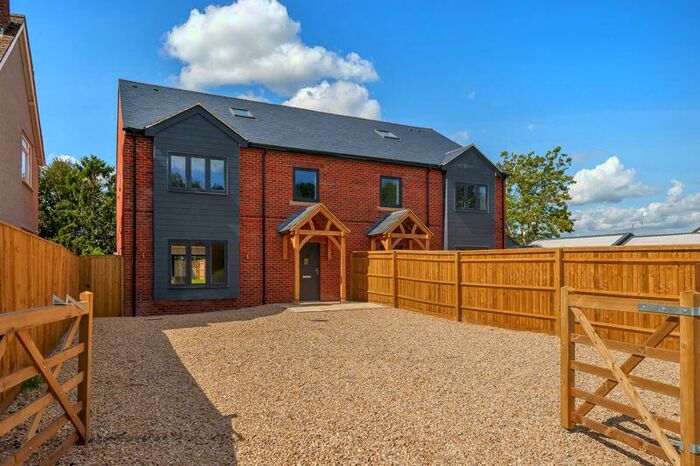 5 Bedroom Semi-Detached House For Sale In Oxford Road, Tiddington, OX9