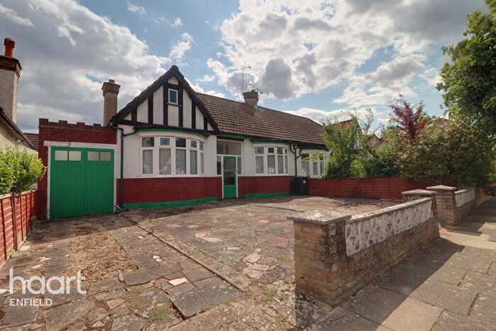 2 Bedroom Bungalow For Sale In Manorway, Enfield, EN1