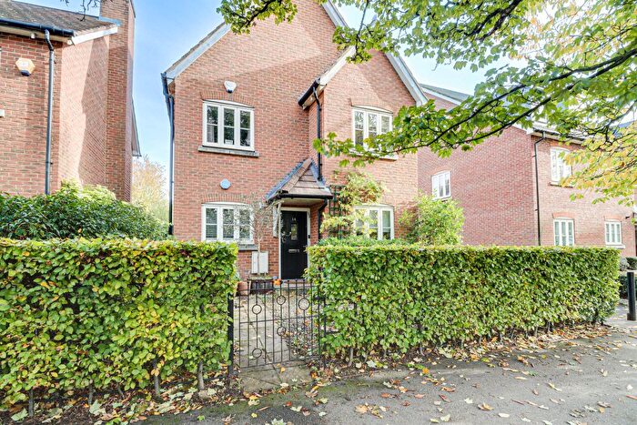 4 Bedroom Detached House For Sale In Page Place, Frogmore, St. Albans, AL2