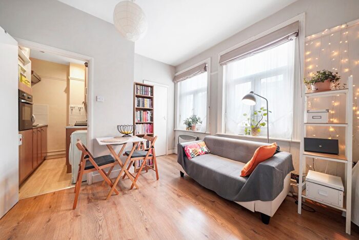 Studio To Rent In Fulham Palace Road, London, W6