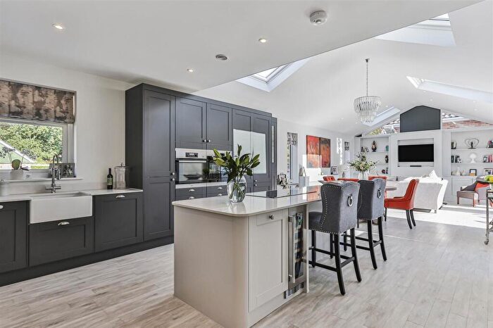 4 Bedroom Detached House For Sale In Hurst Hill, Evening Hill, BH14