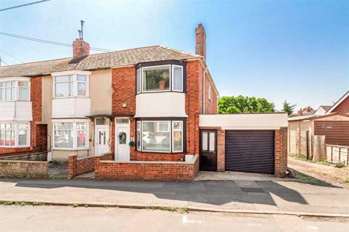 3 Bedroom End Of Terrace House For Sale In Leys Road, Wellingborough, NN8