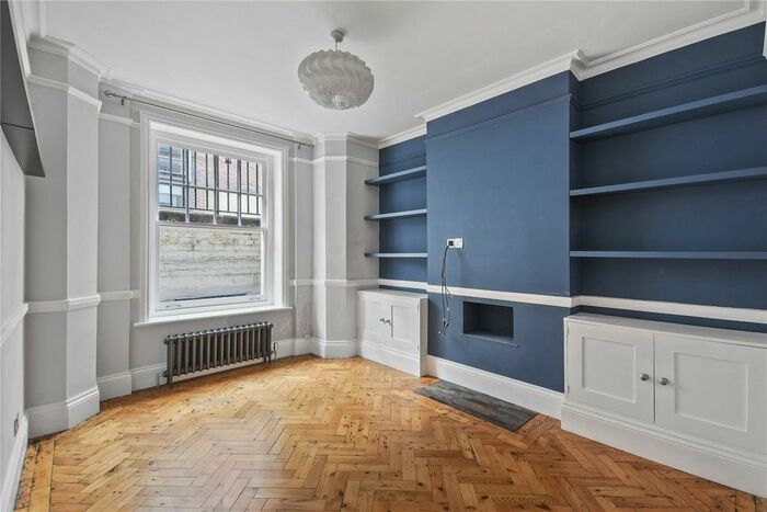 2 Bedroom Flat To Rent In Wells Street, London, W1T