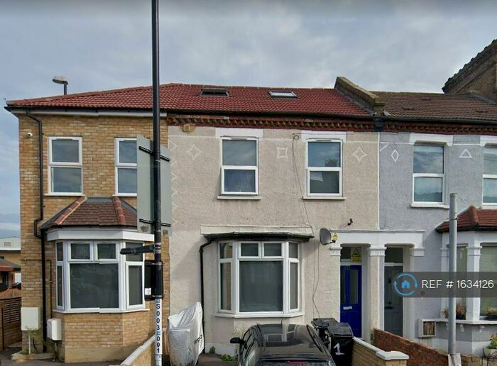 Studio To Rent In Engleheart Road, London, SE6